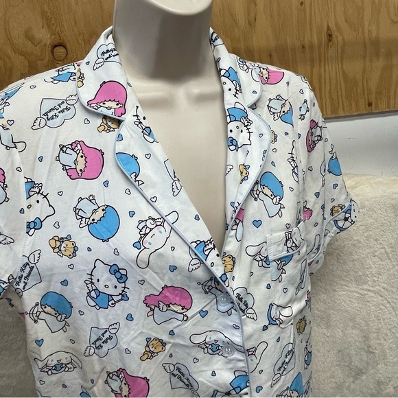 Hello Kitty and friends Sanrio button up shirt women’s small pajama top - Picture 4 of 8